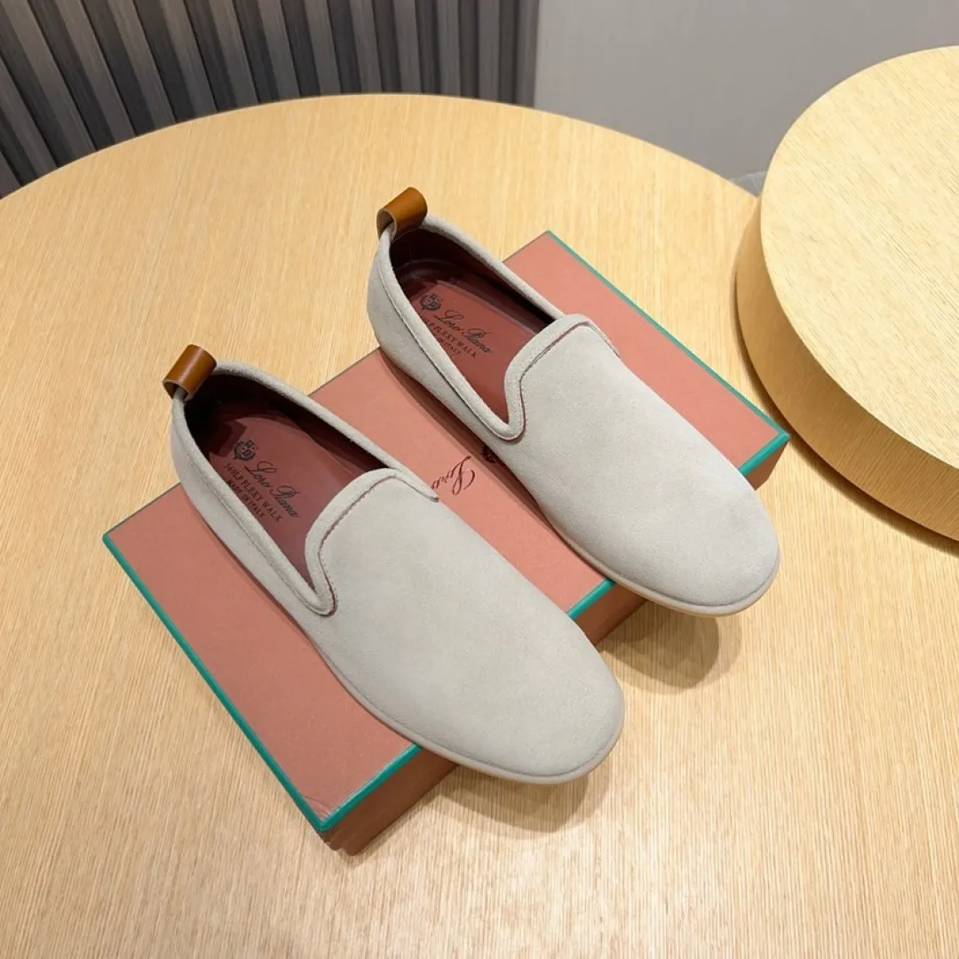 Men's shoes 400💰[loro piana] 2025 new moccasins, popular casual sneakers for street men. The shoes are made of first-layer suede leather uppers with rubber soles, a classic. The complex craftsmanship and meticulous structure make the shoes light and soft, allowing you to walk comfortably and freely. Perfect for summer wear. Yardage: 38-45.